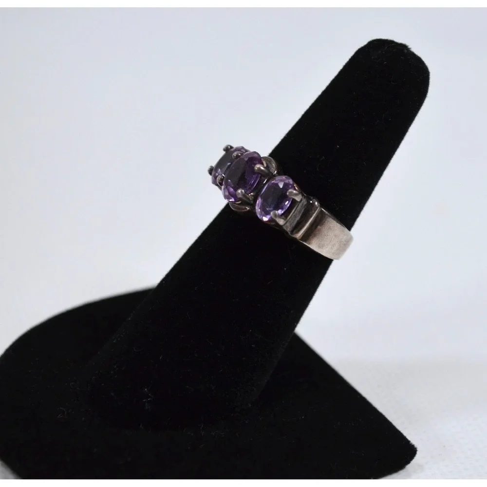 UTO‎ 925 Silver Tone Ring Size 5.5 3 Amethyst Stones